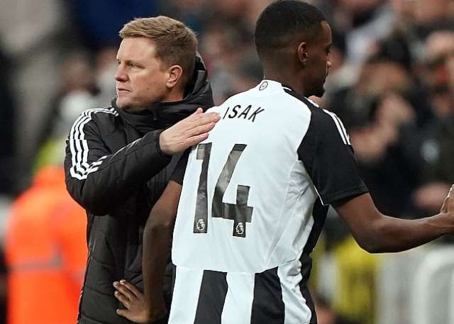 Howe Calls Isak Situation ‘Lose-Lose’ but Hopes for Striker’s Return